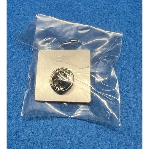 RARE 2012 Buffalo Bills NFL Season Ticket Holder Lapel Pin Unopened - Picture 2 of 3